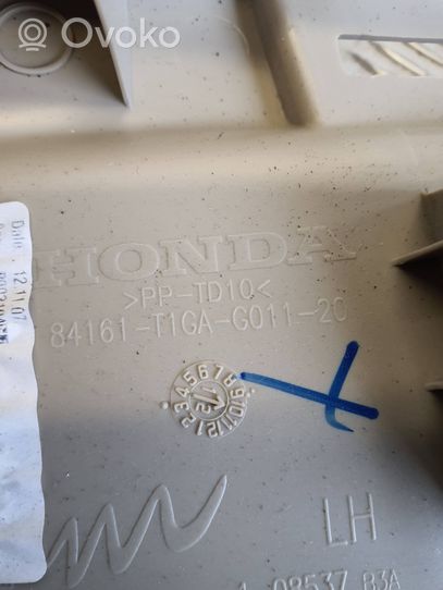 Honda CR-V B-pilarin verhoilu (yläosa) 0253703A