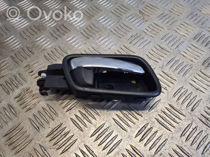 Honda CR-V Front door interior handle 