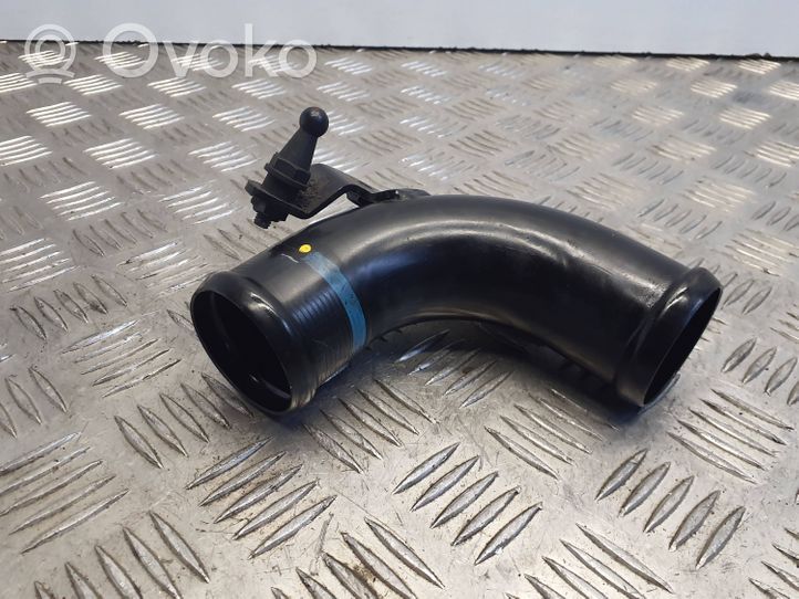 Ford Focus Tube d'admission de tuyau de refroidisseur intermédiaire AV616C750AB