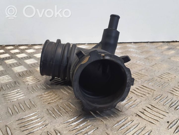 Toyota Yaris Część rury dolotu powietrza 178810Y030