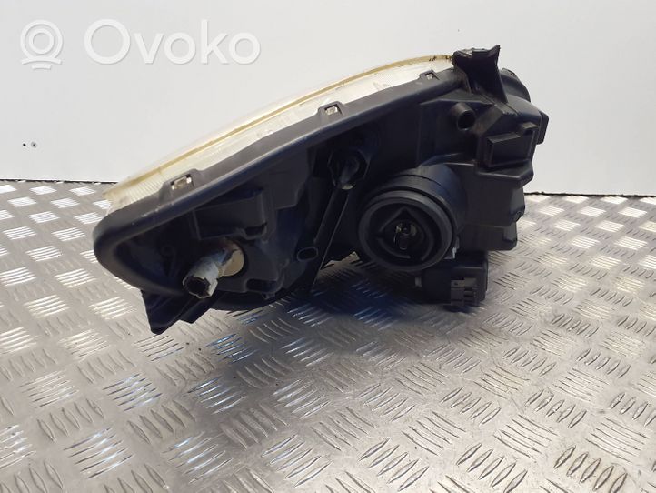 Toyota Yaris Передняя фара 811100D120