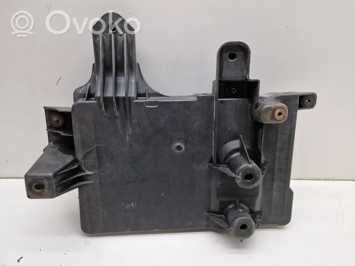 Mitsubishi Colt Boîte de batterie 8201A084