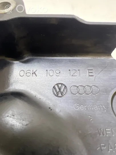 Audi A4 S4 B9 Inne części komory silnika 06K109121E