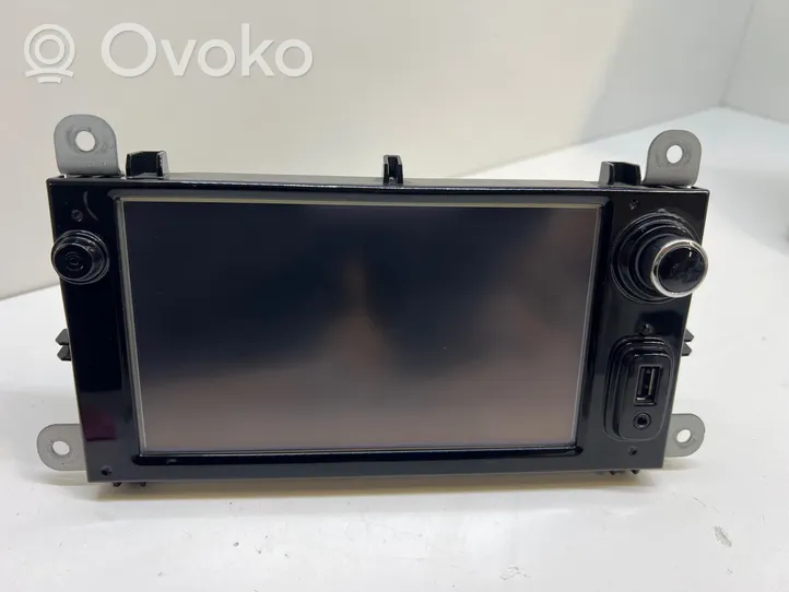 Renault Clio IV Radio/CD/DVD/GPS-pääyksikkö 281153868R