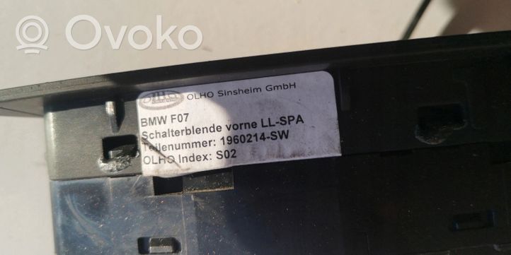 BMW 5 E12 Sähköauton latauspistoke 9179915