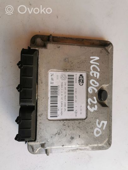 Nissan Cube Z10 Unité de commande, module ECU de moteur 51798638--------