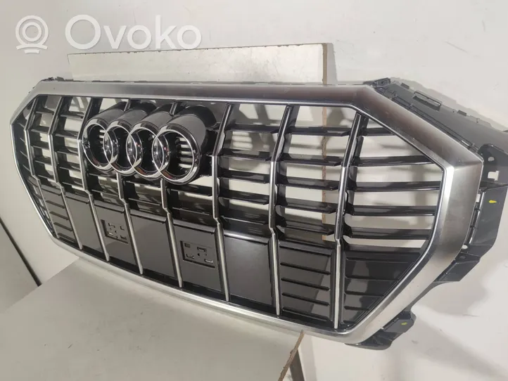 Audi Q3 F3 Grotelės viršutinės 83A853651E