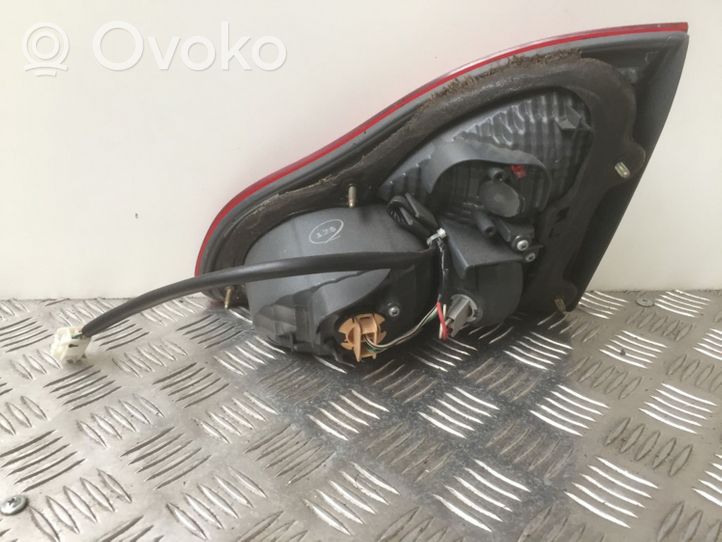 Toyota Avensis Verso Takaluukun takavalot 