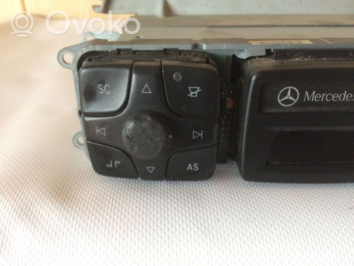 Mercedes-Benz S W220 Radio/CD/DVD/GPS head unit A2208201486