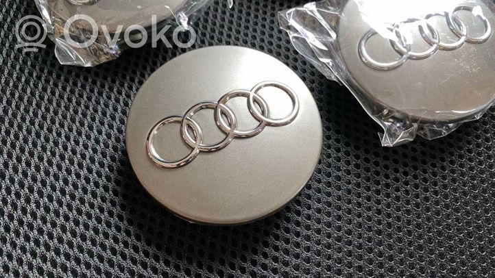 Audi Q2 - Rūpnīcas varianta diska centra vāciņš (-i) 8D0601170