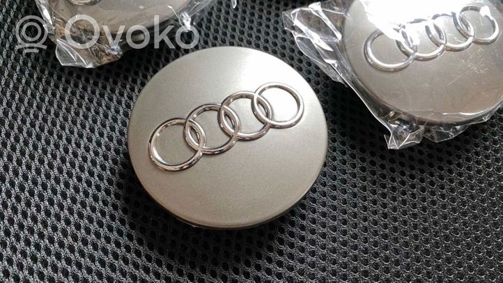 Audi A8 S8 D5 Gamyklinis rato centrinės skylės dangtelis (-iai) 8D0601170