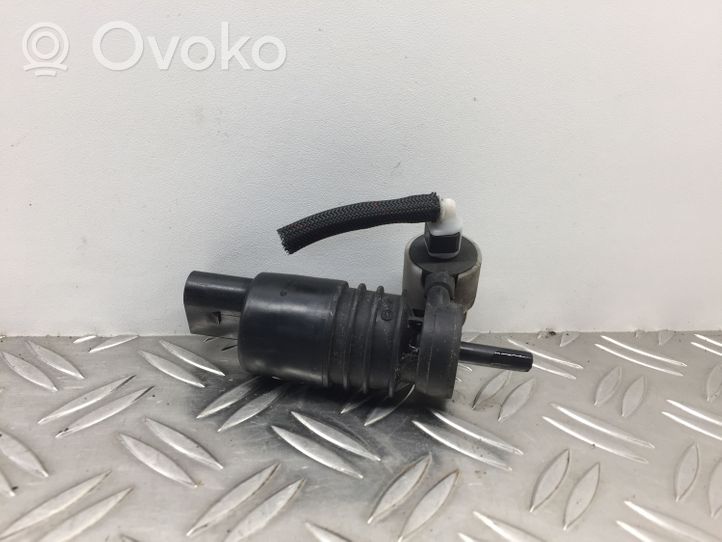 Volkswagen PASSAT B7 Pompe de lave-glace de pare-brise 1K6955651