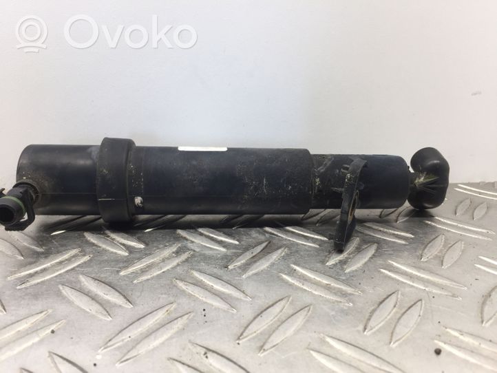 Mercedes-Benz CLK A209 C209 Ugello a spruzzo lavavetri per faro A2098600147