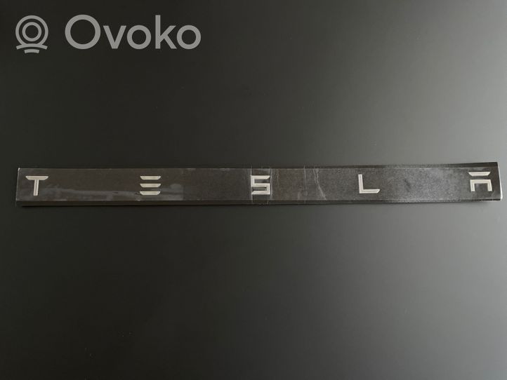 Tesla Model X Valmistajan merkki/mallikirjaimet 