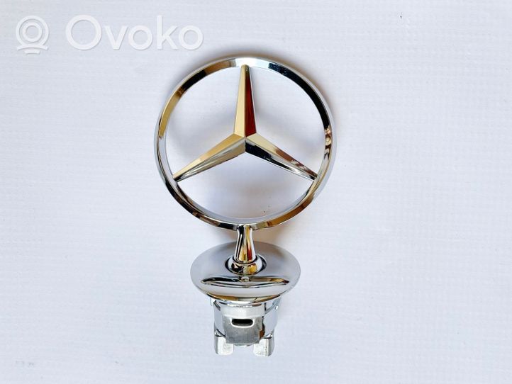 Mercedes-Benz E W212 Mostrina con logo/emblema della casa automobilistica A2218800086