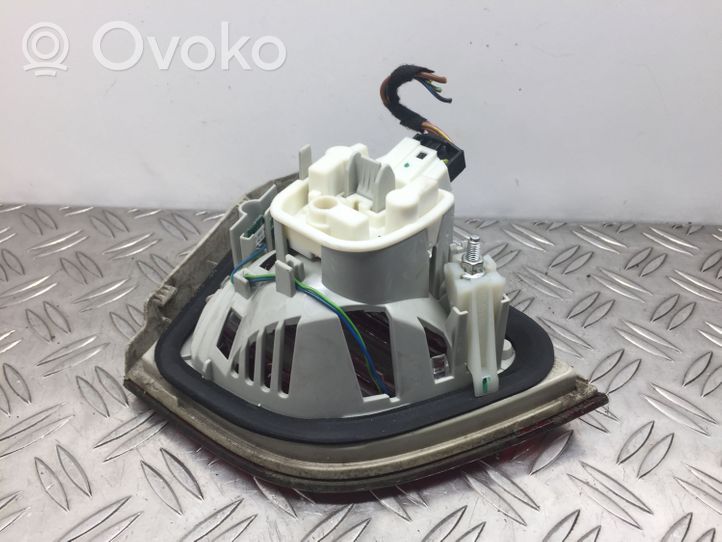 BMW 3 E90 E91 Lampy tylnej klapy bagażnika 7154156