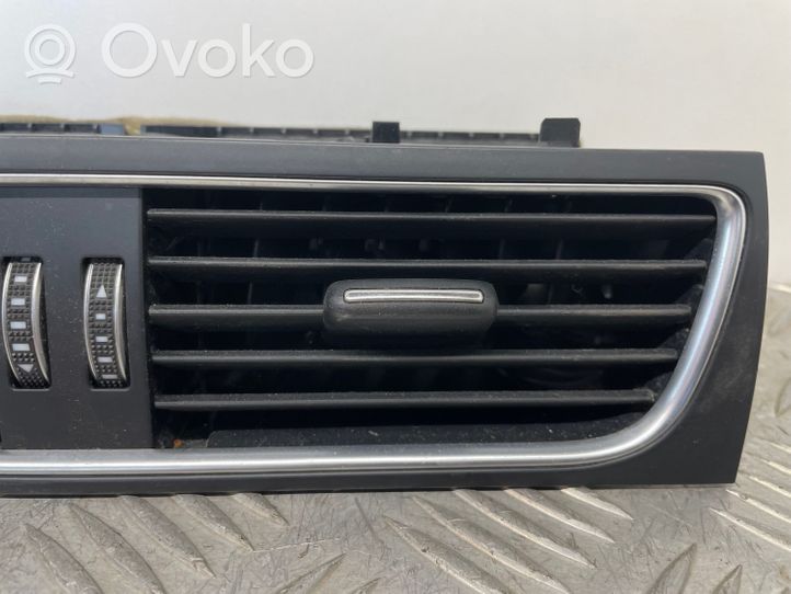 Audi A4 S4 B8 8K Dysze / Kratki środkowego nawiewu deski rozdzielczej 8T1820951E