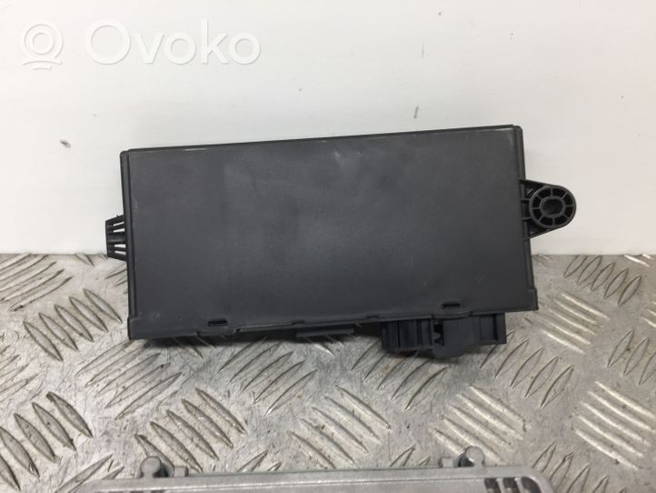 BMW 3 E92 E93 Komputer / Sterownik ECU i komplet kluczy 8510221