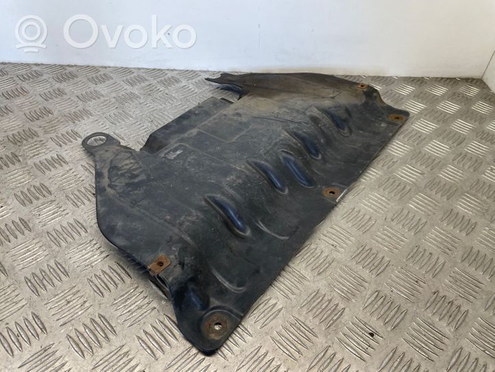 BMW 3 F30 F35 F31 Variklio dugno apsauga 6850067