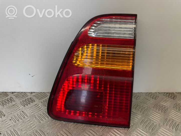 Toyota Land Cruiser (J100) Lampy tylnej klapy bagażnika 