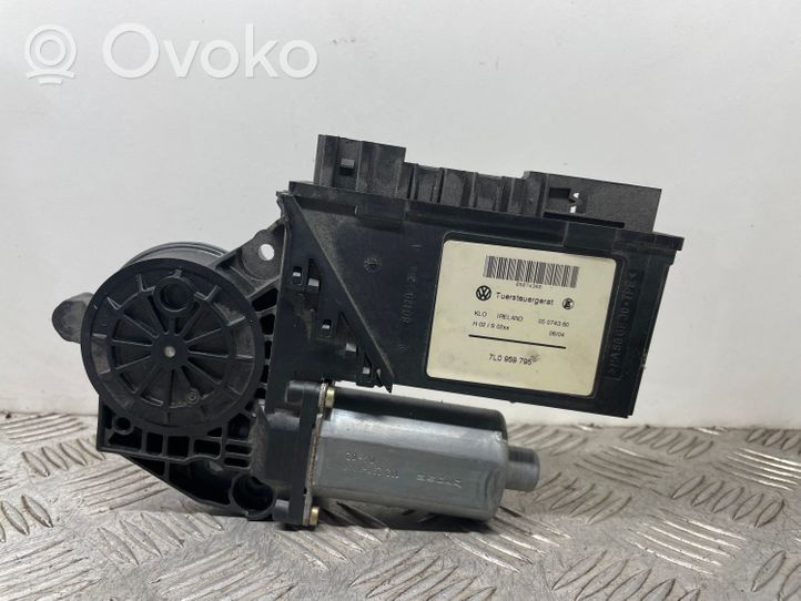 Volkswagen Touareg I Takaoven ikkunan nostomoottori 7L0959795