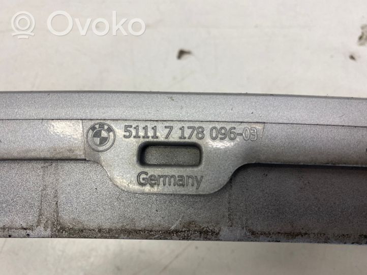 BMW 5 E60 E61 Grille inférieure de pare-chocs avant 7178096