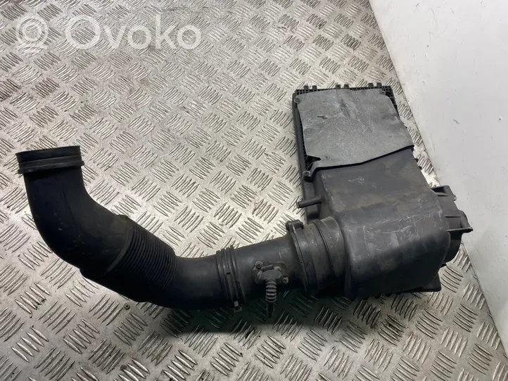 Volkswagen Touareg I Ilmansuodattimen kotelo 7L0129607