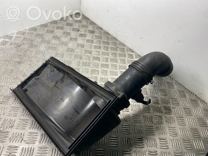 Volkswagen Touareg I Air filter box 7L0129607