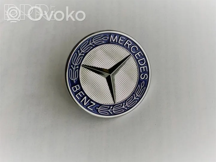 Mercedes-Benz E W212 Mostrina con logo/emblema della casa automobilistica A2048170016