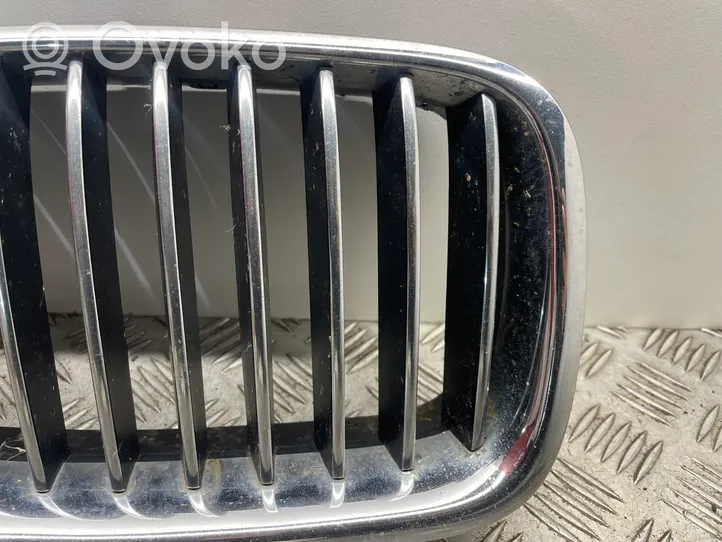 BMW 5 F10 F11 Rejilla superior del radiador del parachoques delantero 7200728