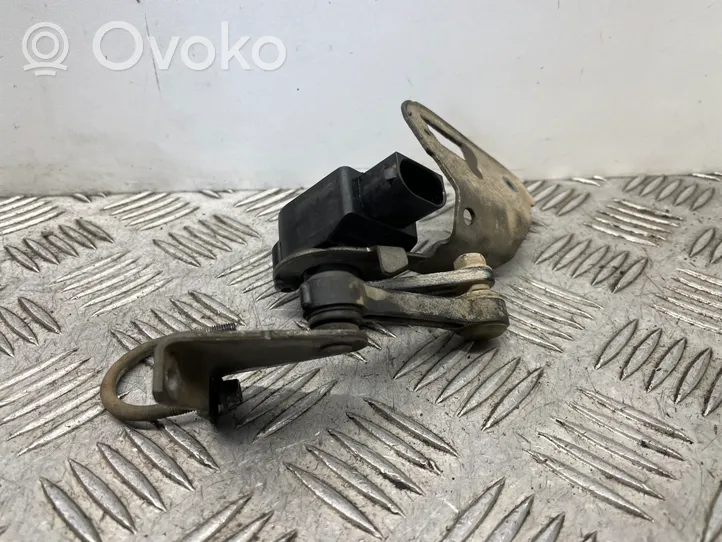 Mercedes-Benz A W176 Ajovalon korkeusanturi A0045429918