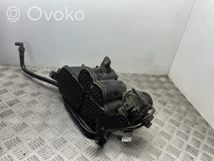 Audi A4 S4 B8 8K Serbatoio a carbone attivo per il recupero vapori carburante 8K0201801C