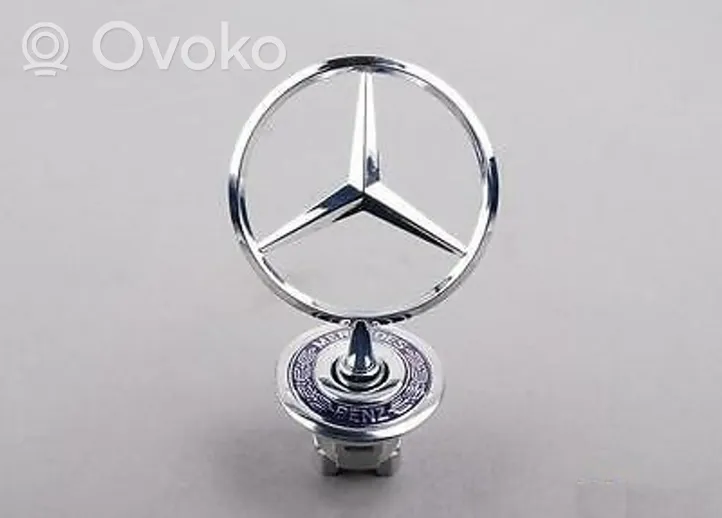 Mercedes-Benz E W211 Mostrina con logo/emblema della casa automobilistica A2108800186