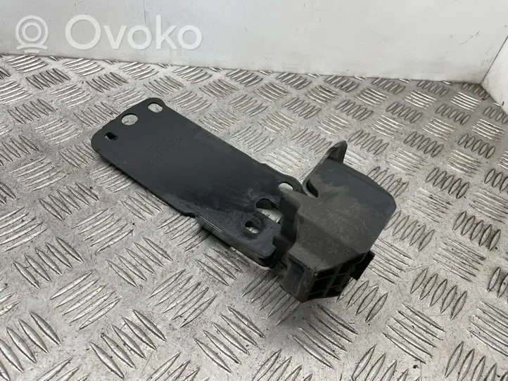 BMW M3 Radiator support slam panel bracket 7117811