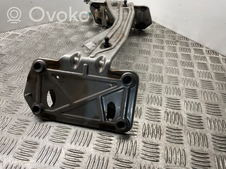 BMW M5 Altra parte del vano motore 7843161