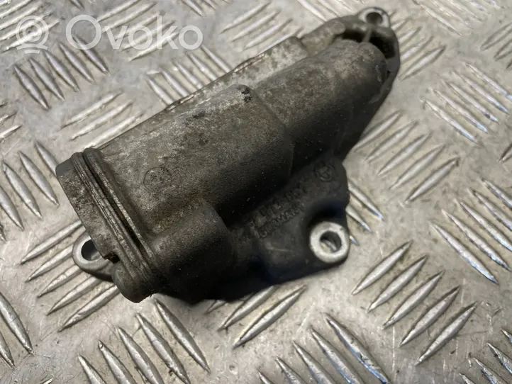 BMW 5 F10 F11 Supporto di montaggio del filtro dell’olio 7573051