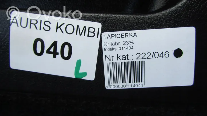 Toyota Auris E180 Tavaratilan/takakontin alempi sivuverhoilu 