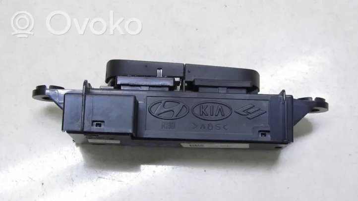 KIA Ceed Przycisk / Włącznik czujnika parkowania PDC 93310A2900