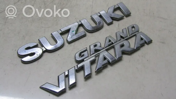 Suzuki Grand Vitara II Logo, emblème de fabricant 