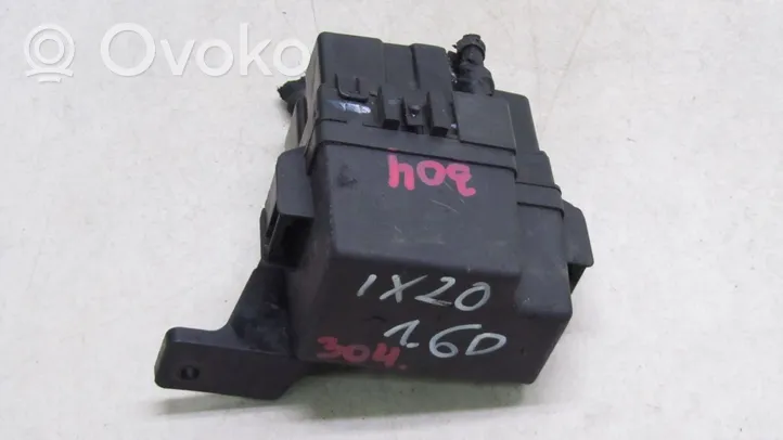 Hyundai Tucson TL Relay mounting block 