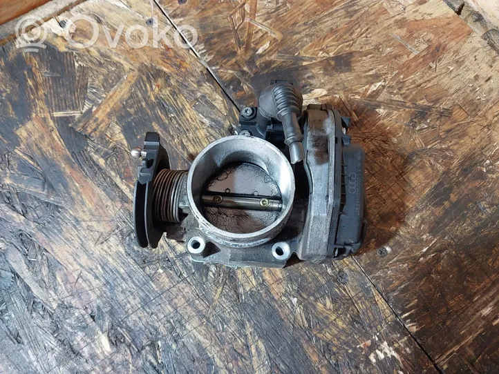 Audi A4 S4 B5 8D Valvola corpo farfallato 058133063C