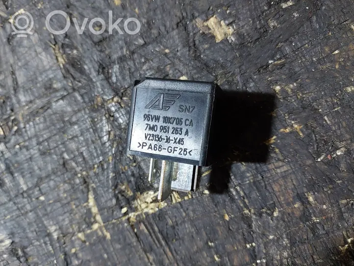 Volkswagen Polo III 6N 6N2 6NF Other relay 7M0951253A