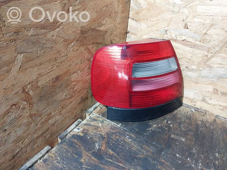 Audi A4 S4 B5 8D Lampa tylna 8D0945095D