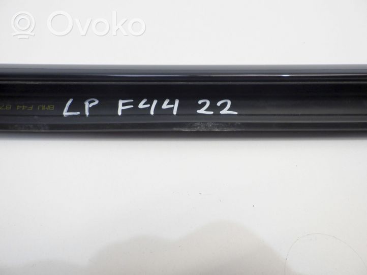 BMW 2 F44 Moulure de vitre de la porte avant 1334785