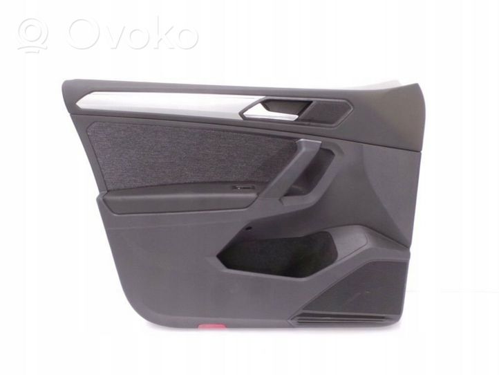 Seat Tarraco Rivestimento del pannello della portiera anteriore 5NB867011