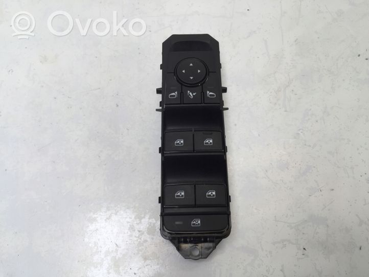 Nissan Qashqai J12 Interruttore di controllo dell’alzacristalli elettrico 254016UB4A