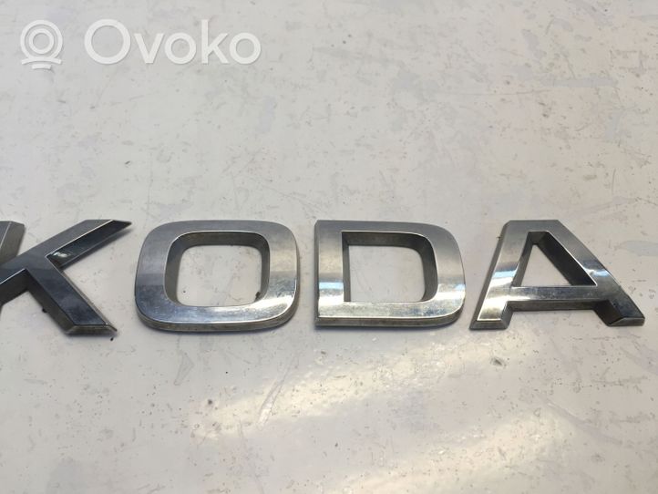 Skoda Karoq Gamintojo ženkliukas/ modelio raidės 