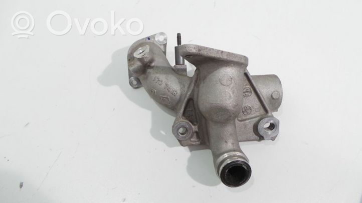 Nissan Note (E12) Tuyau de liquide de refroidissement moteur 170741R