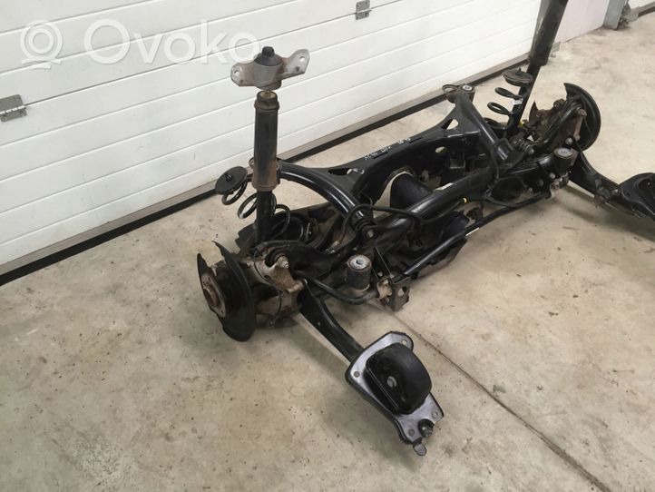 Volvo XC40 Set del kit di montaggio della sospensione posteriore 32246360