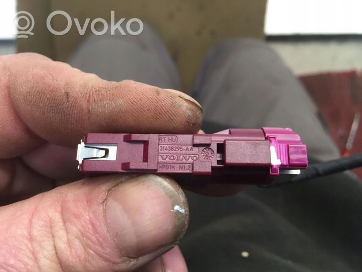 Volvo XC40 Gniazdo / Złącze USB 31438295